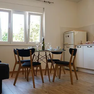 Nora Wine House Apartment Split